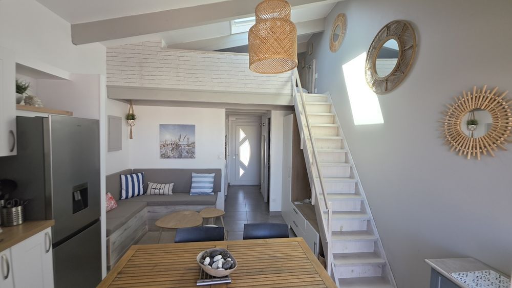 LE CAP D'AGDE: ÎLE DES MARINAS: Situé dans une résidence sécurisée avec sa plage privée, Appartement situé au 2 ème et dernier étage.