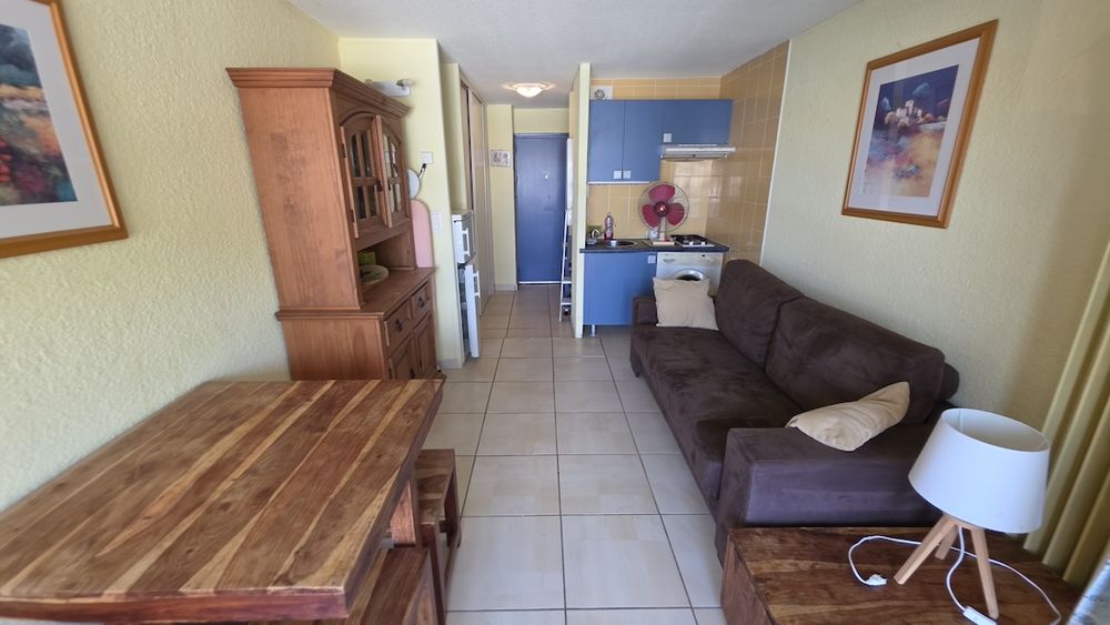LE CAP D'AGDE: Situé à proximité du quai Malfato / Île des marinas: Studio meublé avec loggia vitrée.