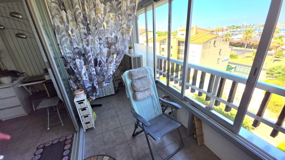 LE CAP D'AGDE -Situé à proximité du port et des falaises, appartement 2 pièces de 29.5m² + Loggia exposé vitrée de 5.75m² - Rénové et climatisé.