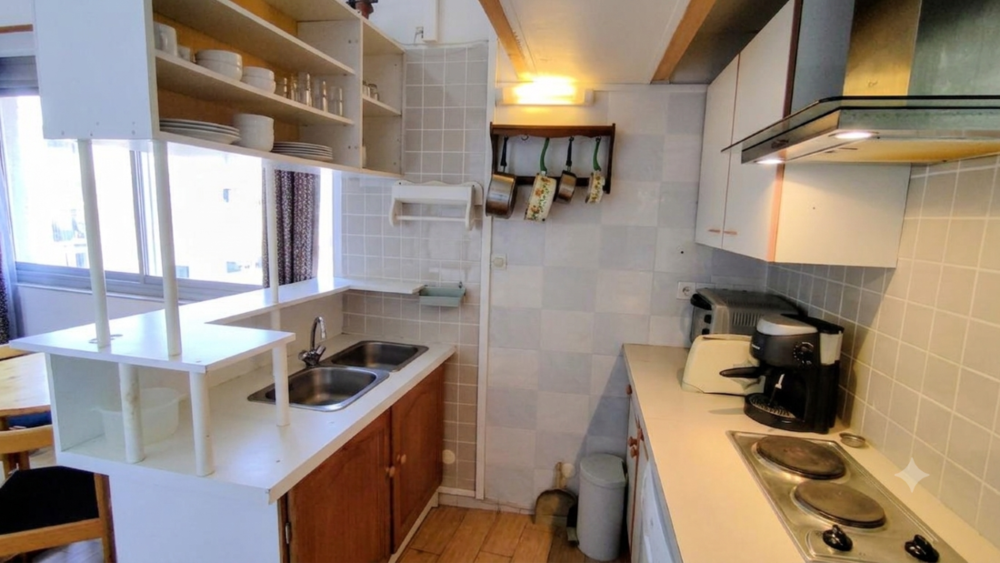 LE CAP D'AGDE: Secteur Falaises, à proximité du port et de la plage du môle (accès par la passerelle), appartement en rez de chaussée, 2 pièces/mezzanine.