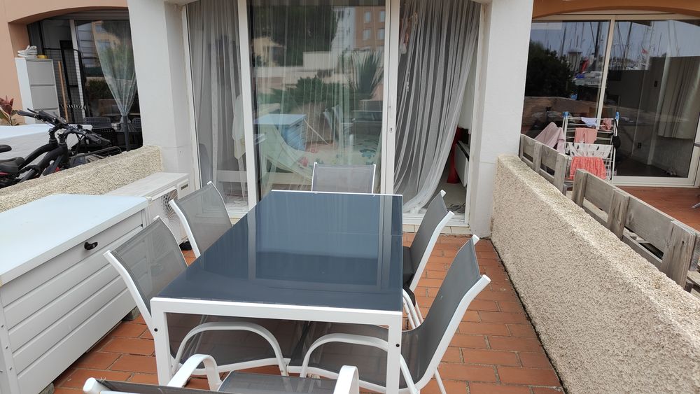 LE CAP D'AGDE: PORT studio avec terrasse de 13m², parfait état général! CLIMATISATION.
