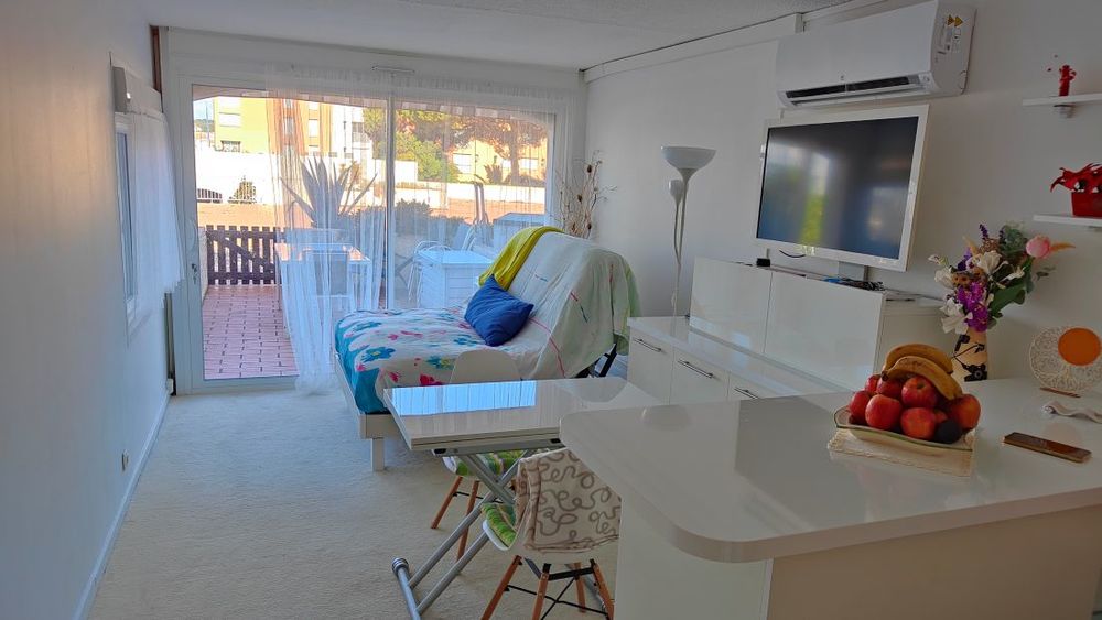 LE CAP D'AGDE: PORT studio avec terrasse de 13m², parfait état général! CLIMATISATION.