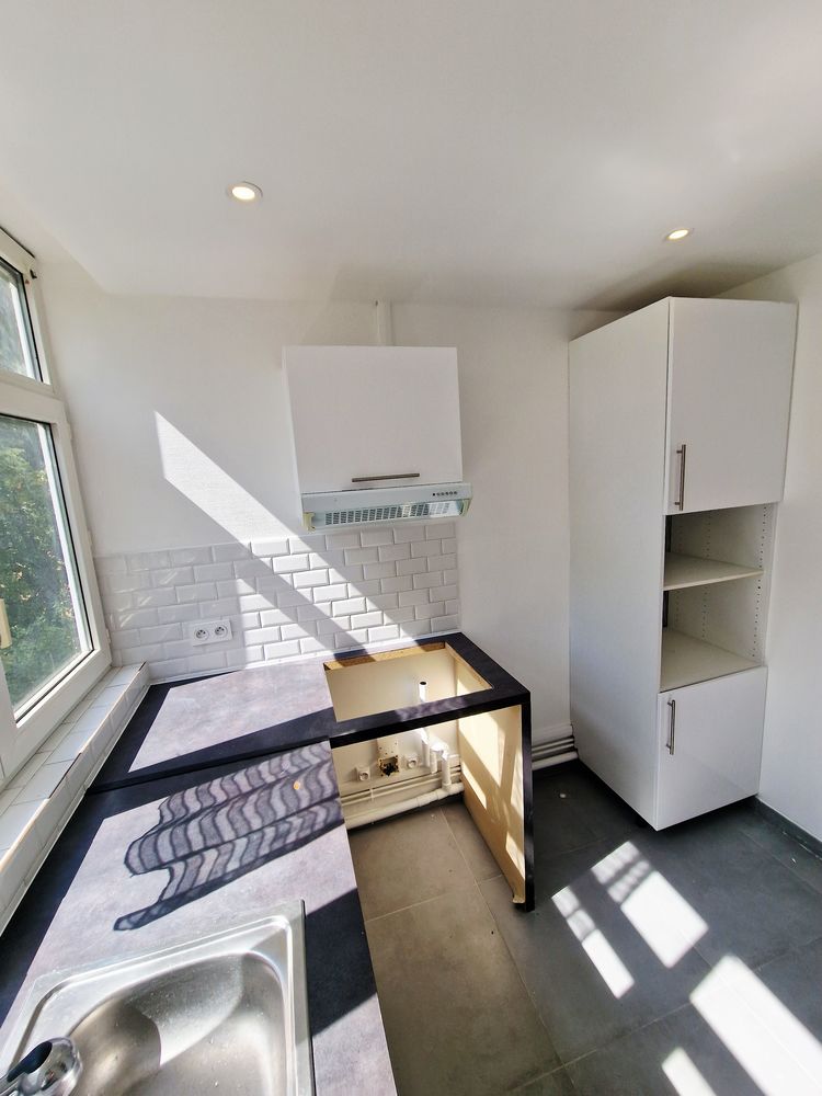 EXCLUSIVITÉ  ÉVRY-COURCOURONNES  T4 DE 83 M² RÉNOVÉ  LOGGIA FERMÉE DE 13 M²  CAVE  4E ÉTAGE AVEC ASCENSEUR
