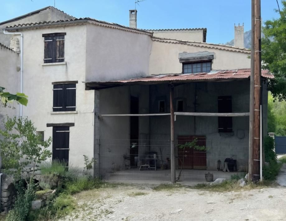 Maison de village avec terrasse et terrain non attenant à proximité immédiate