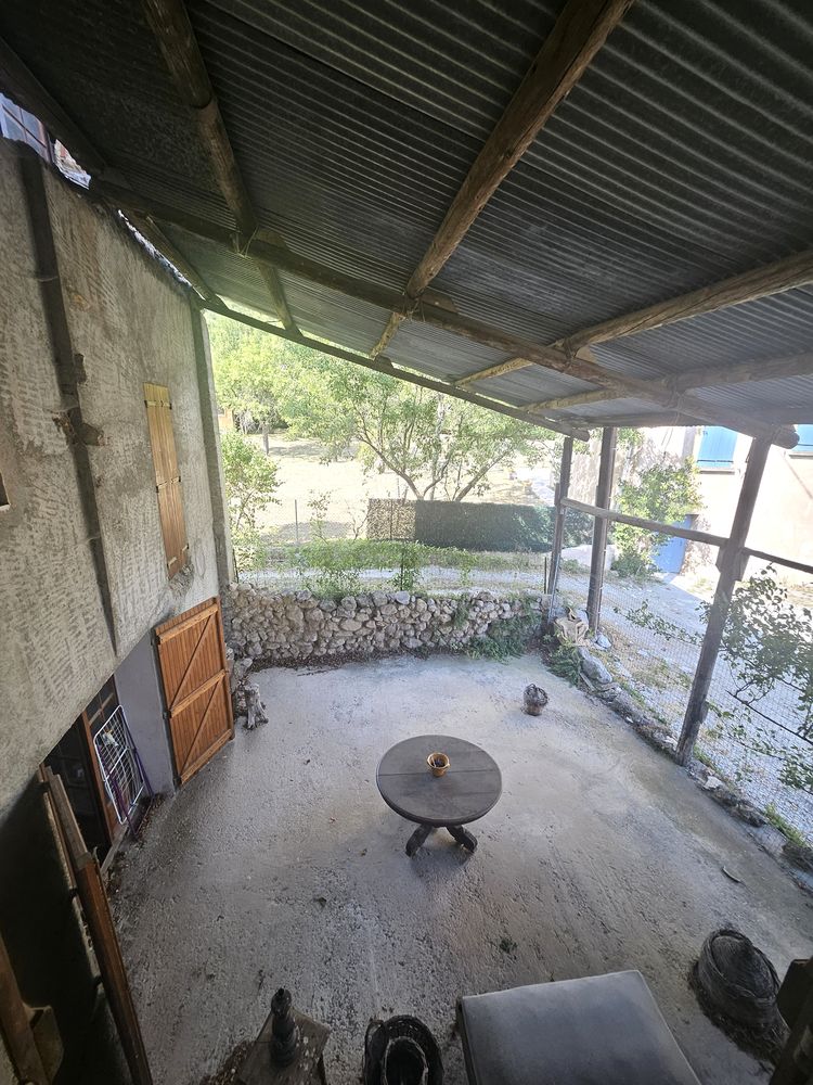 Maison de village avec terrasse et terrain non attenant à proximité immédiate