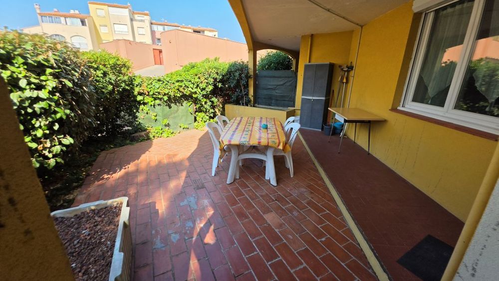 LE CAP D'AGDE: REZ DE JARDIN rénové STUDIO ( possibilité garage ) / PISCINE