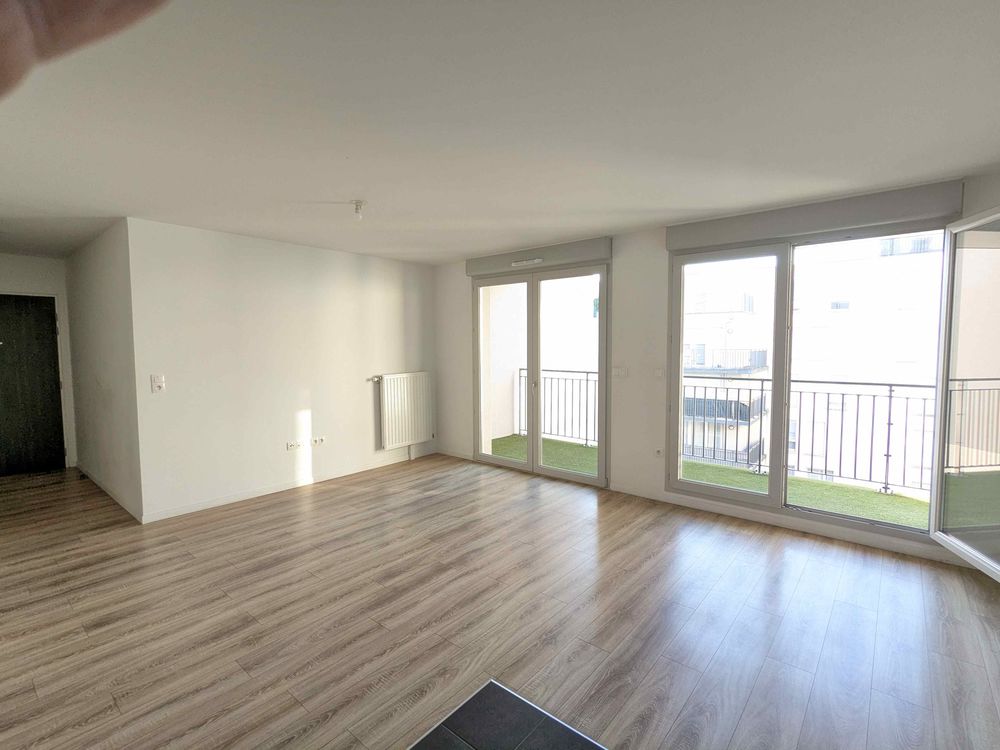 AppartemenT3 proche gare-balcon-stationnement