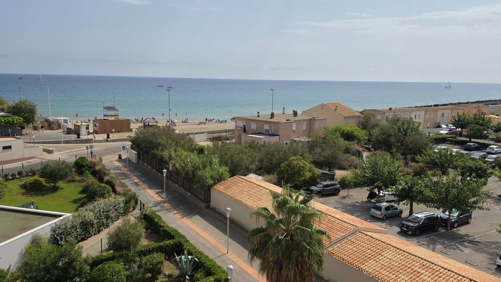 LE CAP D'AGDE Avant Port, T2 vue mer vendu avec cellier