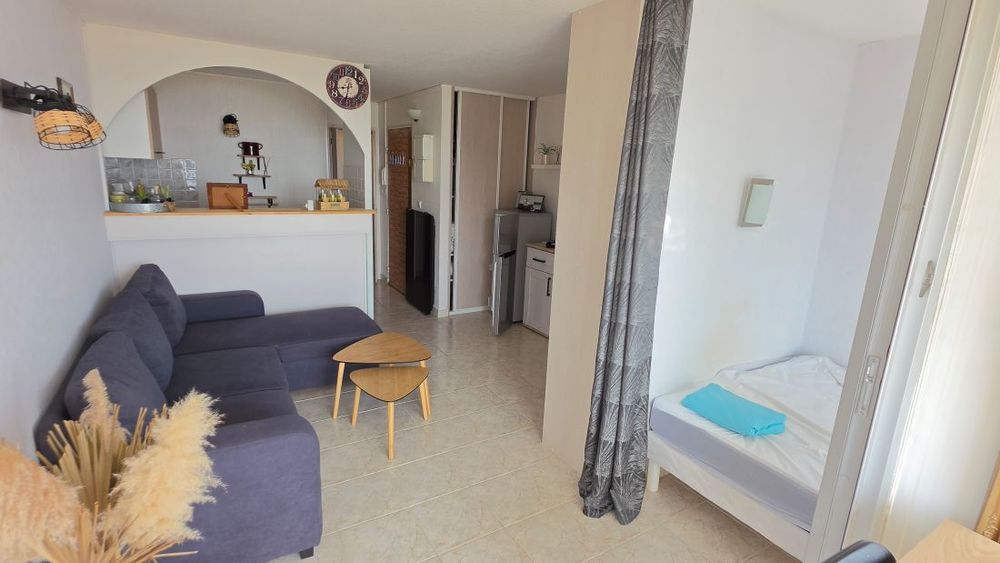 LE CAP D'AGDE Avant Port, T2 vue mer vendu avec cellier