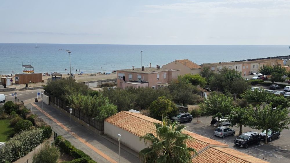 LE CAP D'AGDE Avant Port, T2 vue mer vendu avec cellier