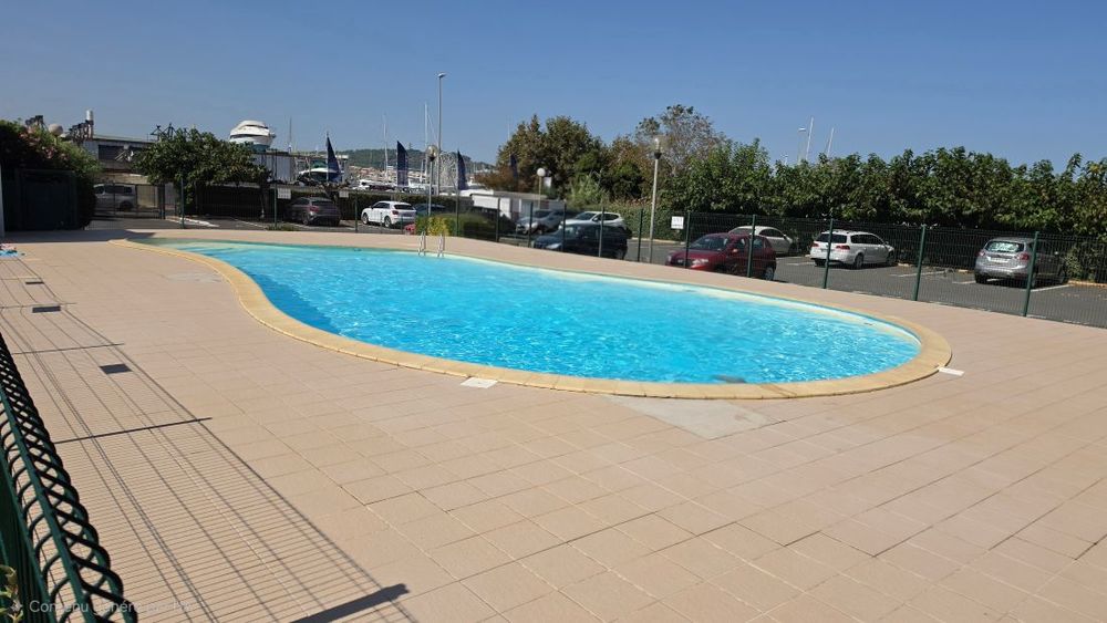 LE CAP D'AGDE: T2/mezzanine avec parking, climatisation ascenseur dernier étage. PISCINE