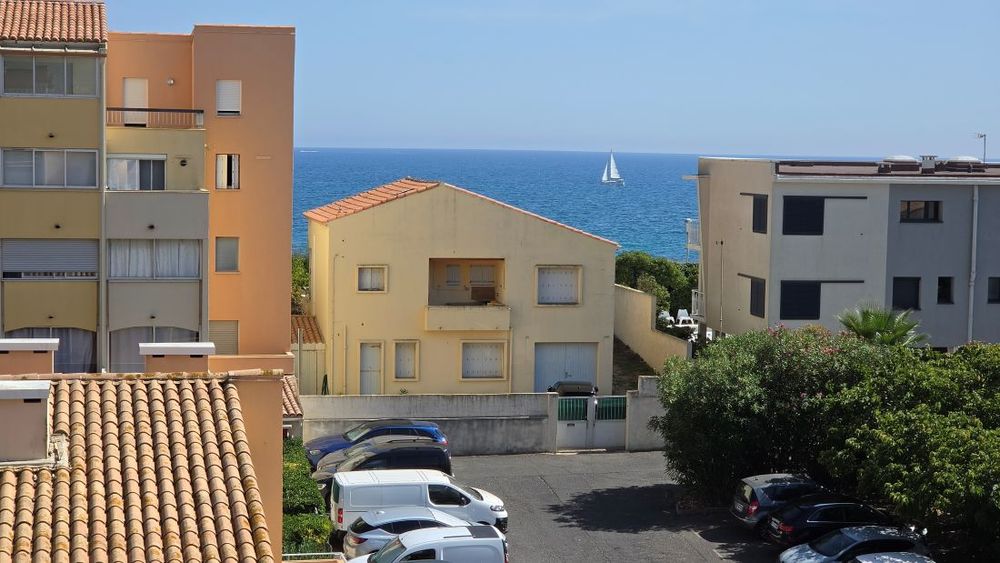 LE CAP D'AGDE: T2/mezzanine avec parking, climatisation ascenseur dernier étage. PISCINE