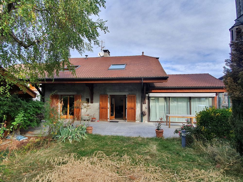 Belle propriété de 239 m² sur 600 m² de terrain - Centre Bons en Chablais