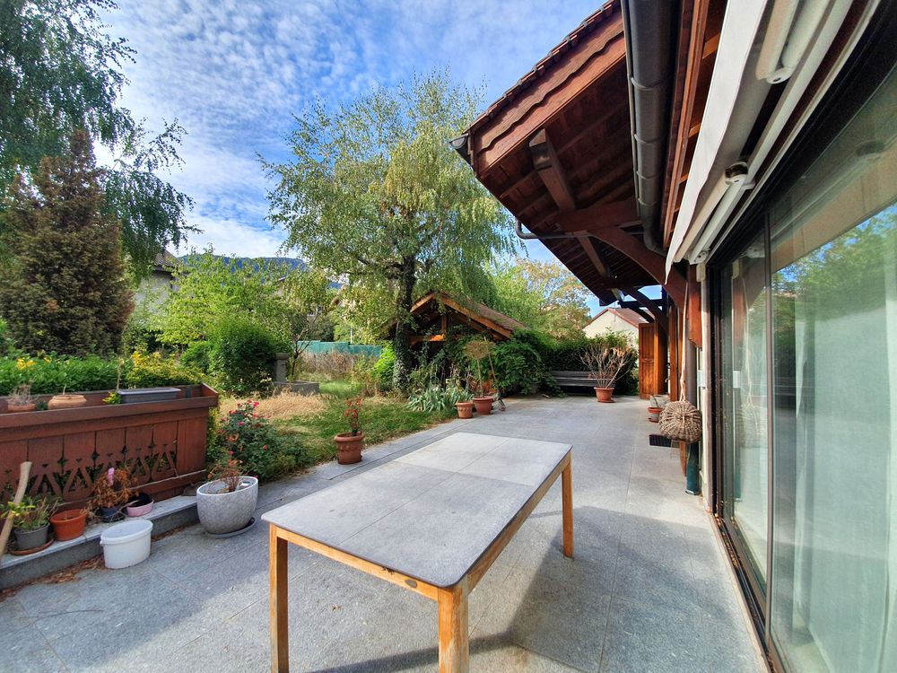 Belle propriété de 239 m² sur 600 m² de terrain - Centre Bons en Chablais