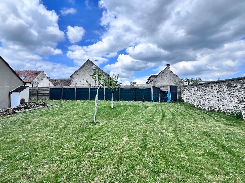A LOUER MAISON MEUBLEE AVEC GRANGE ET JARDIN