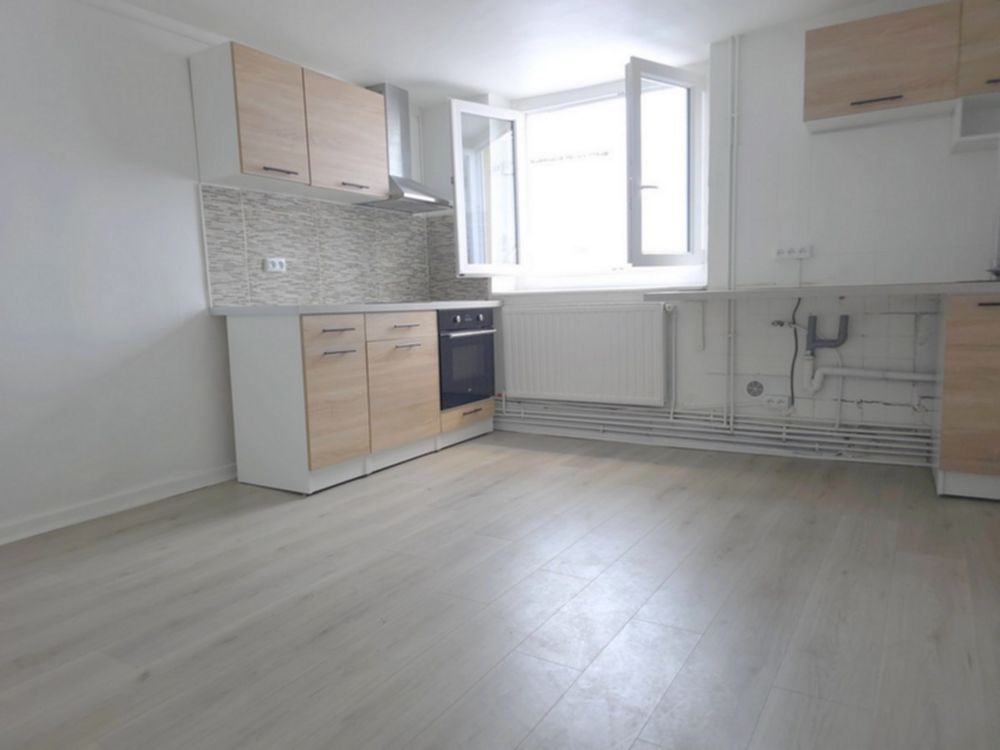 SAINT NICOLAS DE PORT, appartement en duplex de type F3 de 78 m² rénové en 2024, deux chambres, quartier calme proche de toutes commodités.