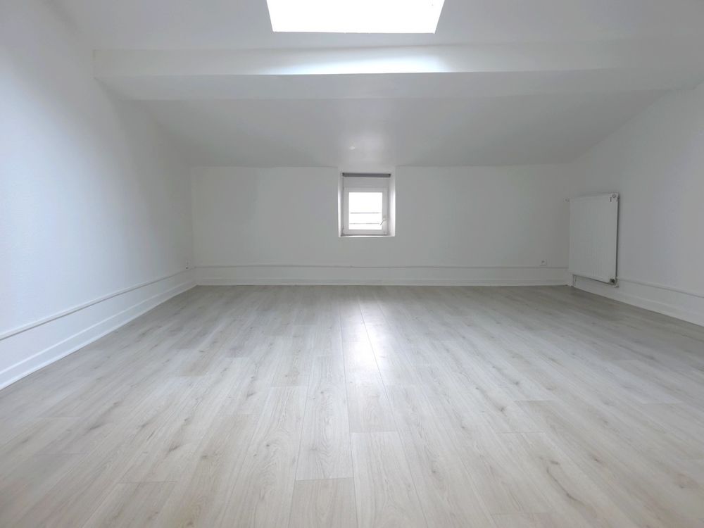 SAINT NICOLAS DE PORT, appartement en duplex de type F3 de 78 m² rénové en 2024, deux chambres, quartier calme proche de toutes commodités.