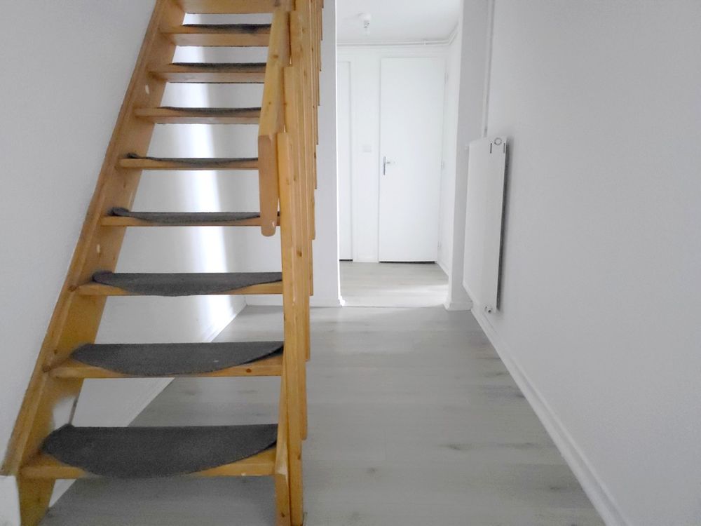 SAINT NICOLAS DE PORT, appartement en duplex de type F3 de 78 m² rénové en 2024, deux chambres, quartier calme proche de toutes commodités.