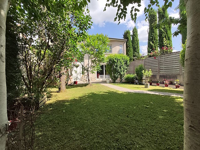 Maison récente à l'abri des regards !