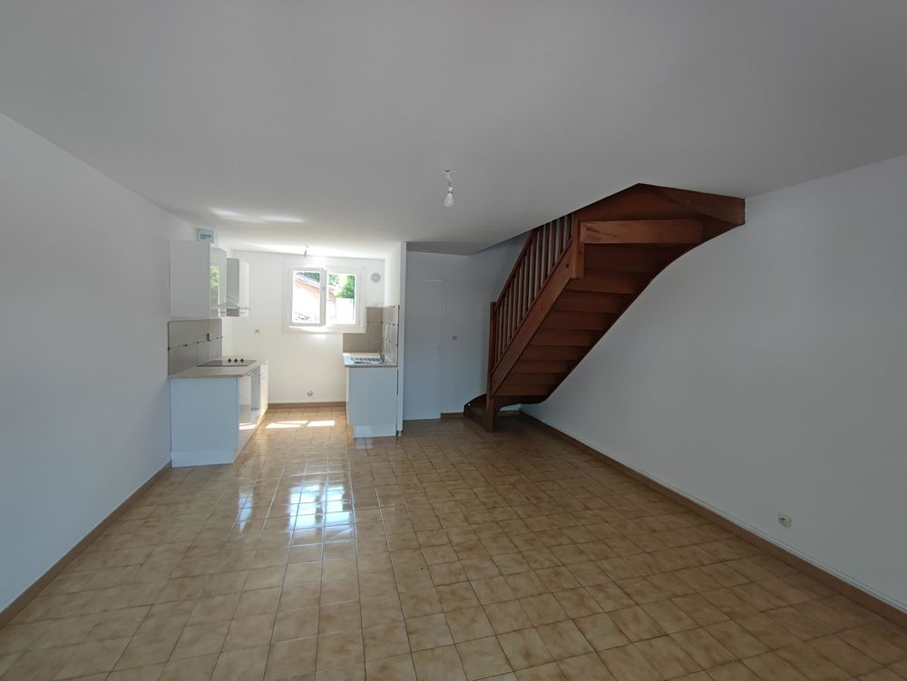 A LOUER 3 PIECES DUPLEX QUARTIER