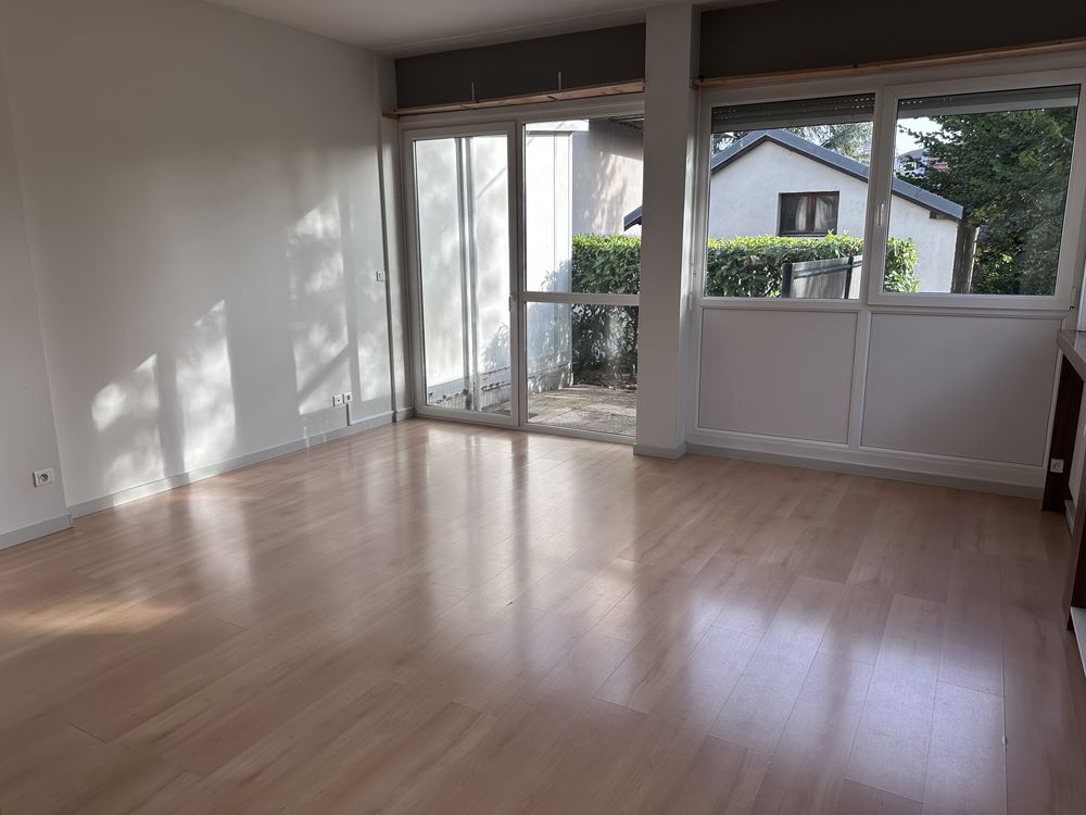 Grand T3 avec parking et terrasse