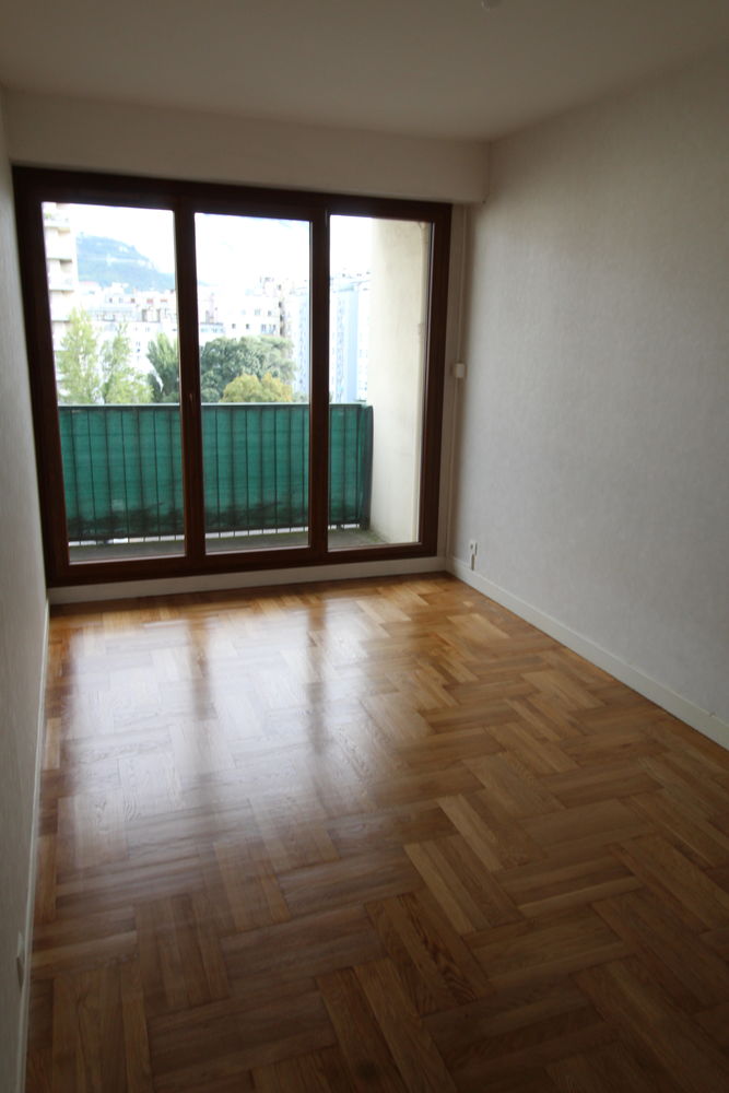 T2/T3 GD BALCON+PARKING + CHAUFFAGE COMPRIS