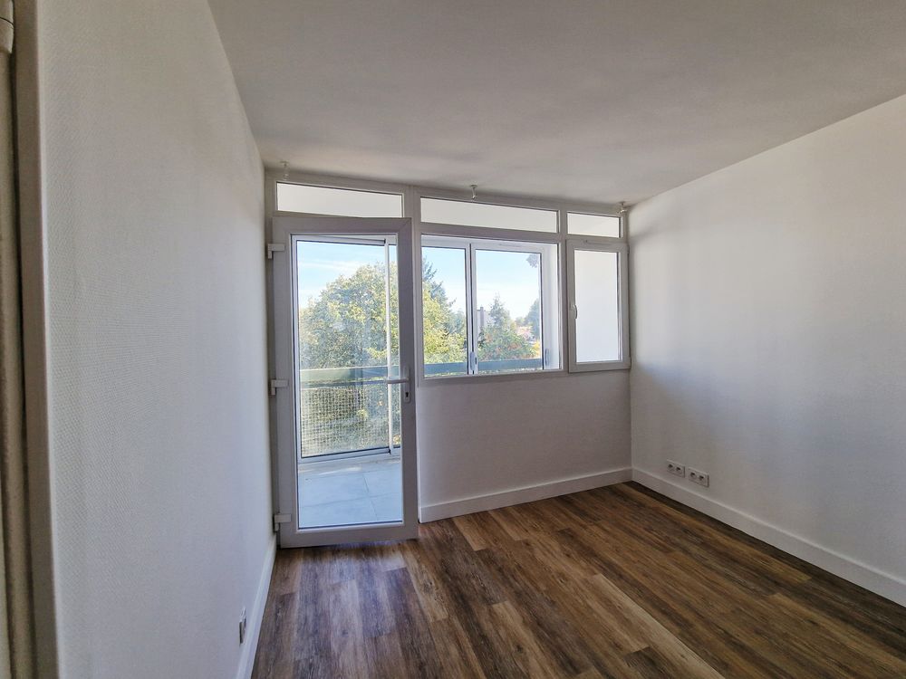 EXCLUSIVITÉ – T4 83 m² rénové avec loggia de 13 m² – Cave – Ascenseur