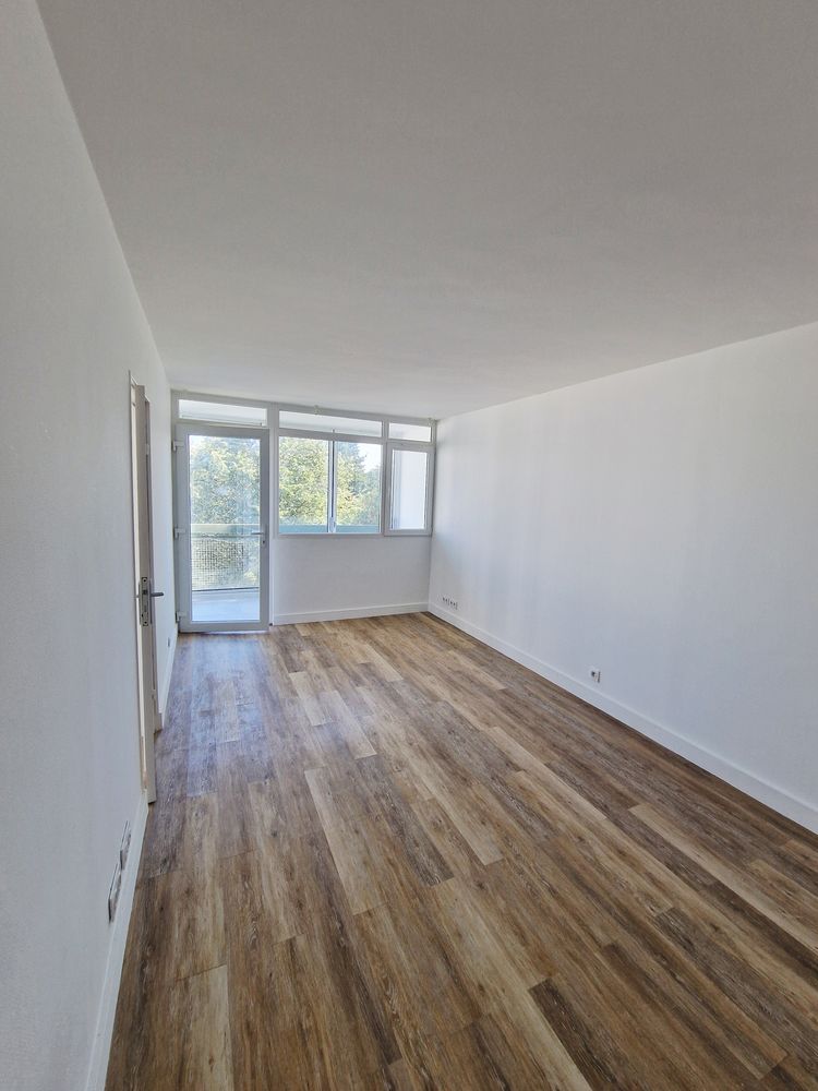 EXCLUSIVITÉ  T4 83 m² rénové avec loggia de 13 m²  Cave  Ascenseur
