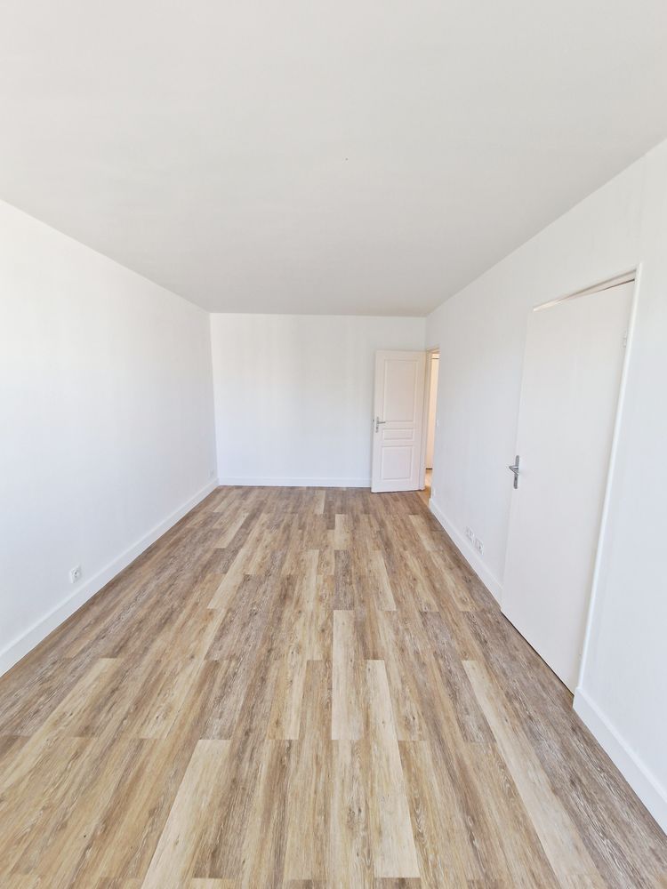 EXCLUSIVITÉ  T4 83 m² rénové avec loggia de 13 m²  Cave  Ascenseur