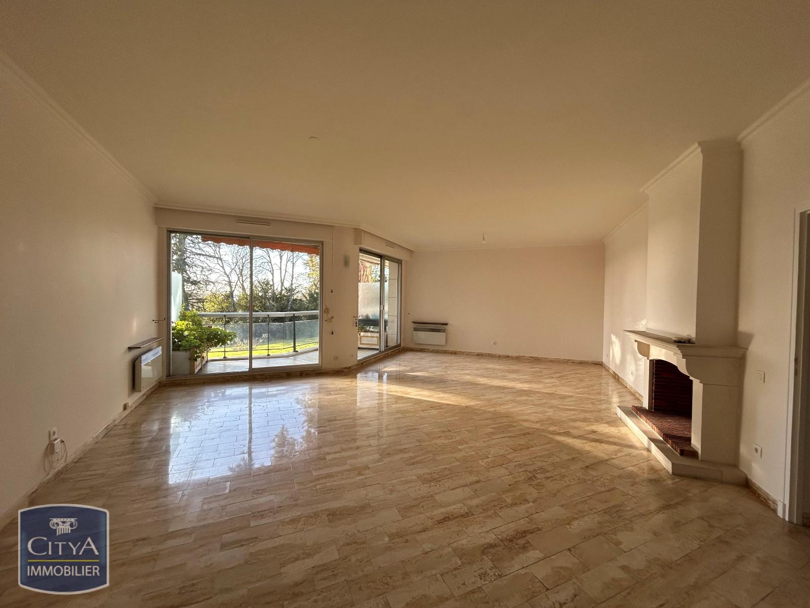 À LOUER : Découvrez cet appartement T5 d'exception situé....
