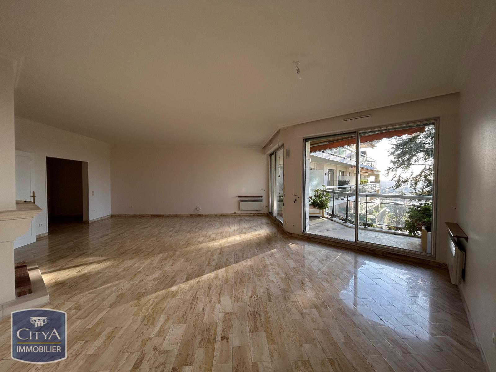 À LOUER : Découvrez cet appartement T5 d'exception situé....