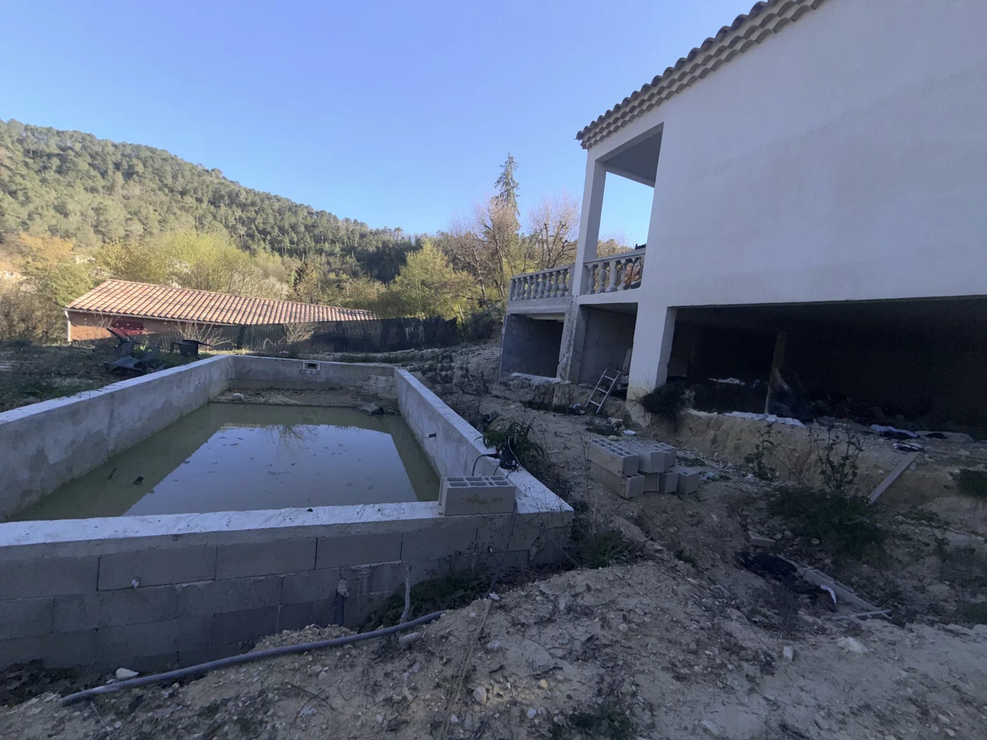 Opportunité rare à Tourrettes Levens !!!! Maison à finir avec vu