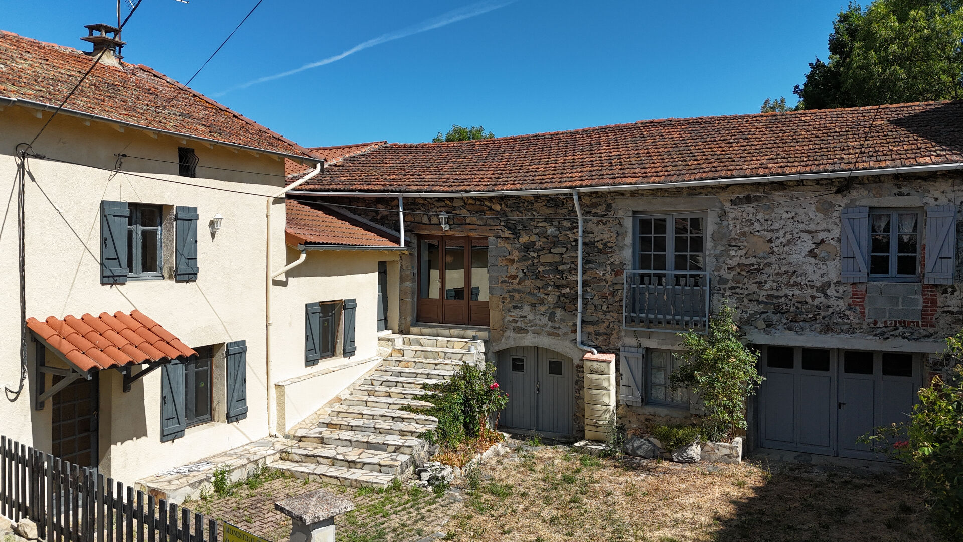 Deux maisons, un fort potentiel, à seulement 5 minutes de Retournac !