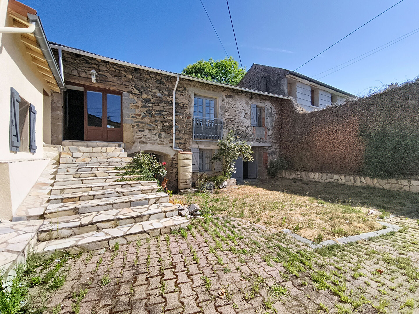 Deux maisons, un fort potentiel, à seulement 5 minutes de Retournac !