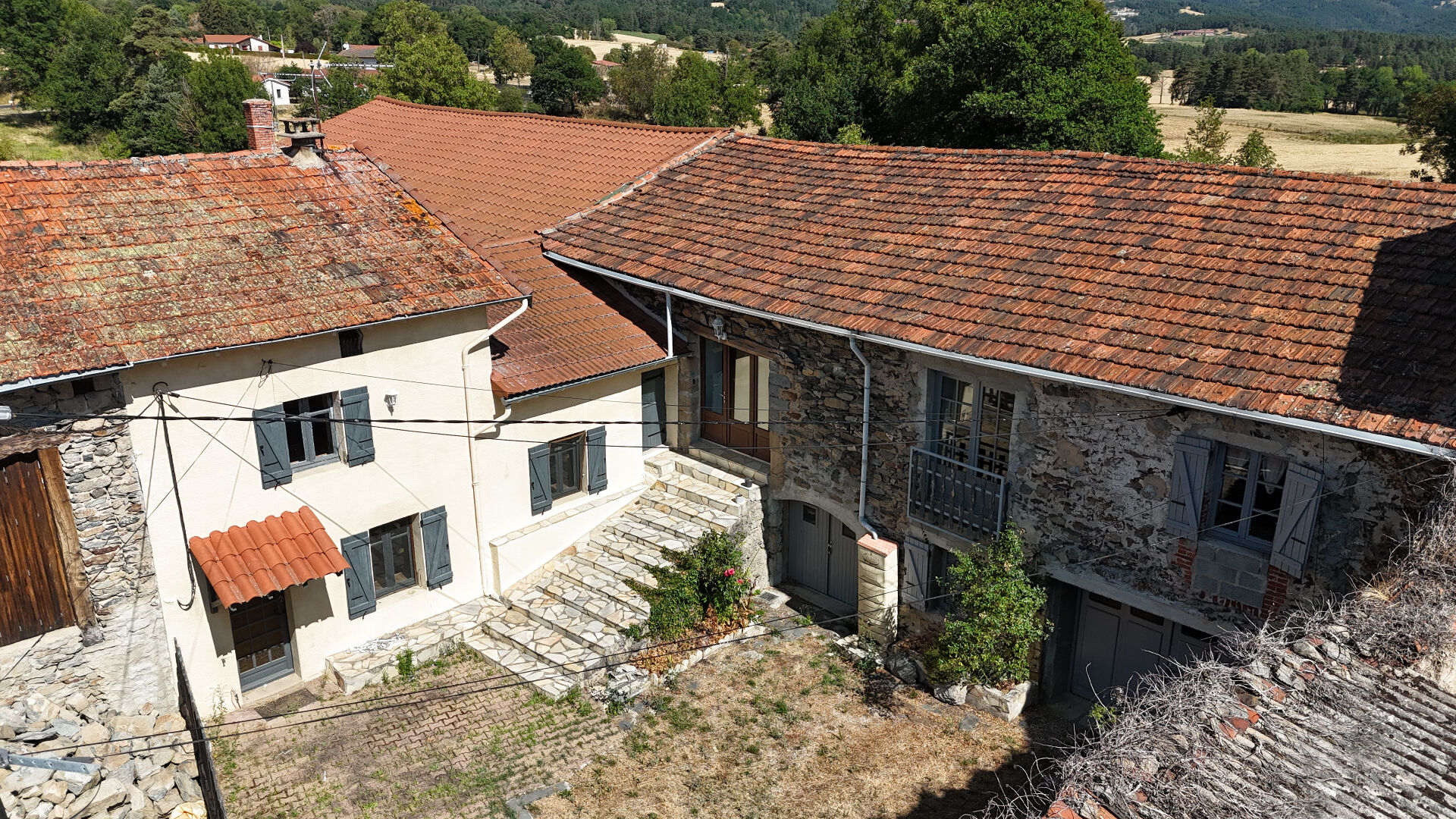 Deux maisons, un fort potentiel, à seulement 5 minutes de Retournac !