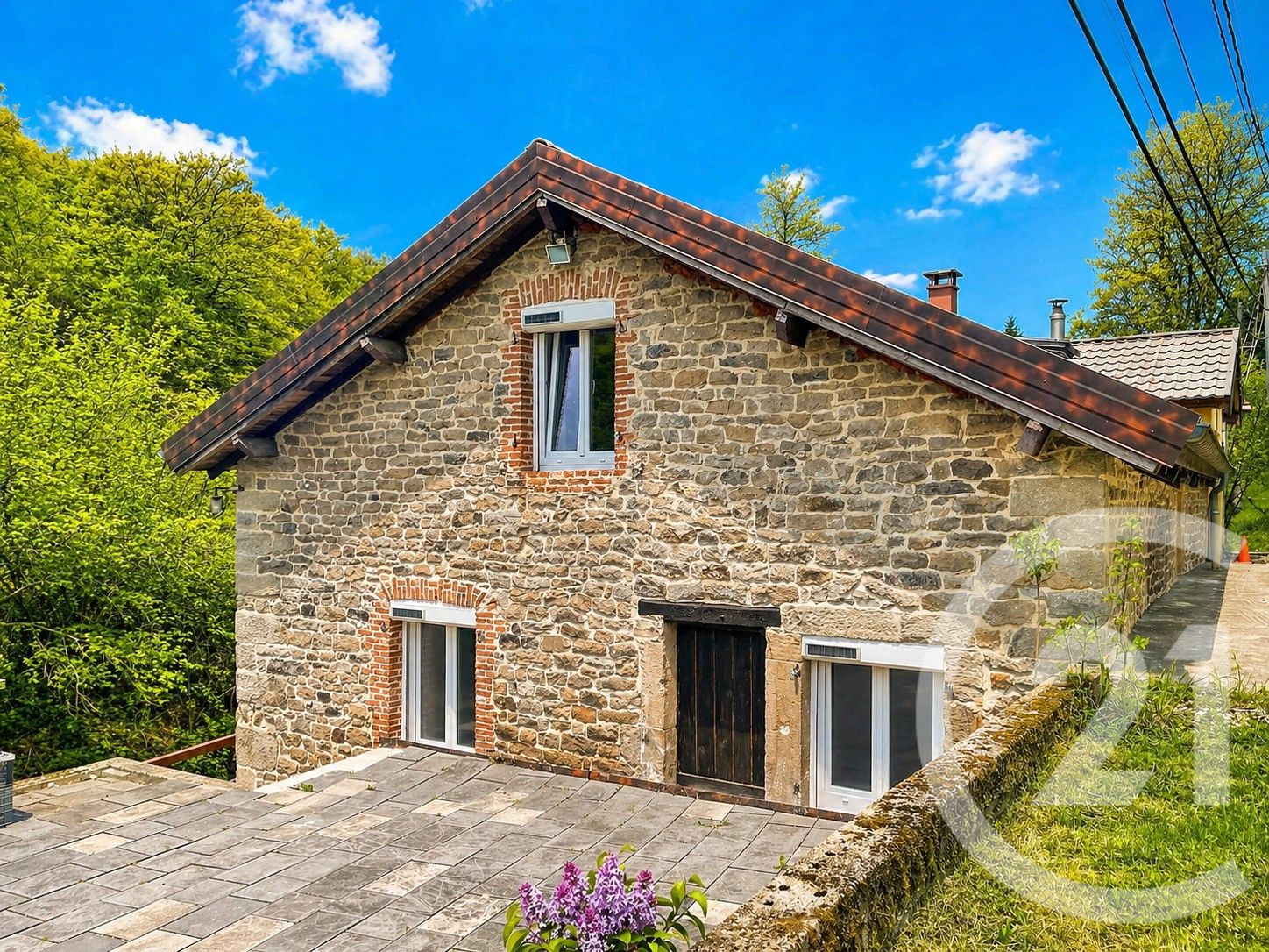 Découvrez une maison de caractère où le charme de l'anci....