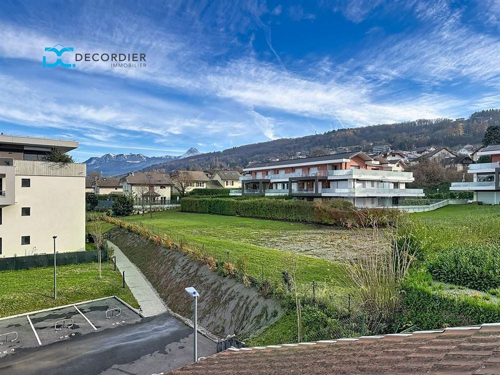 EVIAN LOT 2 APPTS A RENOVER