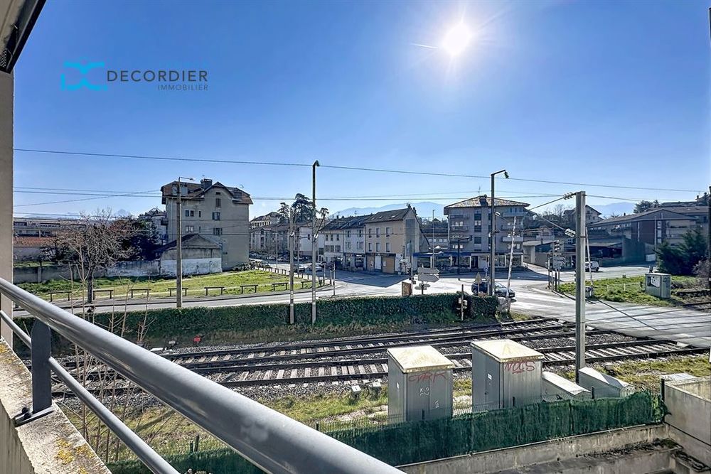 T3 LUMINEUX DE 61,35M²  PROCHE CENTRE-VILLE & GARE  CAVE - 2 PARKINGS COUVERTS !