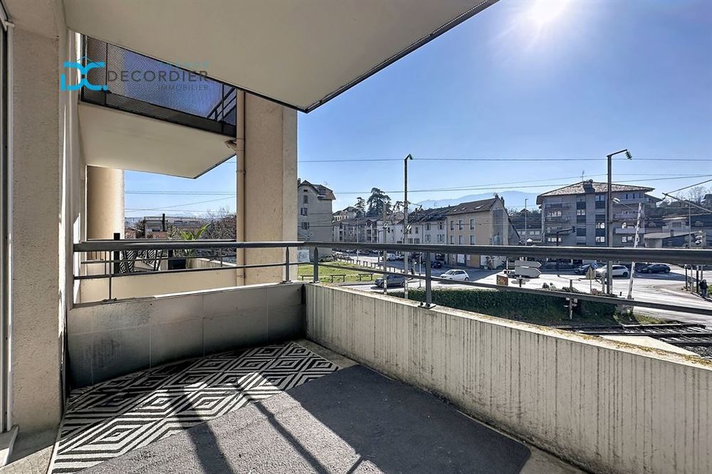 T3 LUMINEUX DE 61,35M²  PROCHE CENTRE-VILLE & GARE  CAVE - 2 PARKINGS COUVERTS !