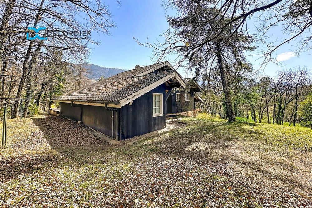 LYAUD - PROPRIETE 18 689 M² ET MAISON DE 180M2