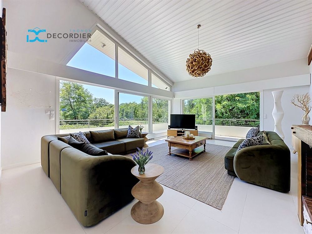 À VENDRE  Maison individuelle de 231 m² sur un terrain de 2 989 m² à Allinges