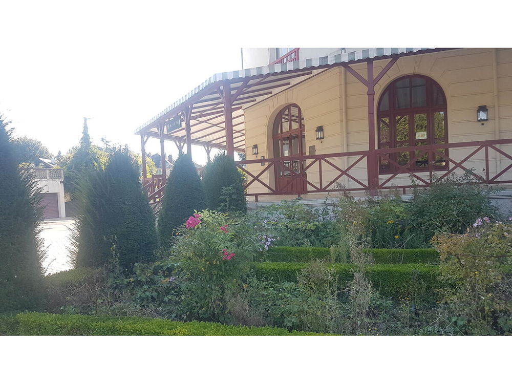 Local commercial F70 1329690 86270 La roche-posay