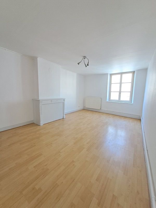 Appartement - F3 - Construction Années 1900 PEINTURE ET ....