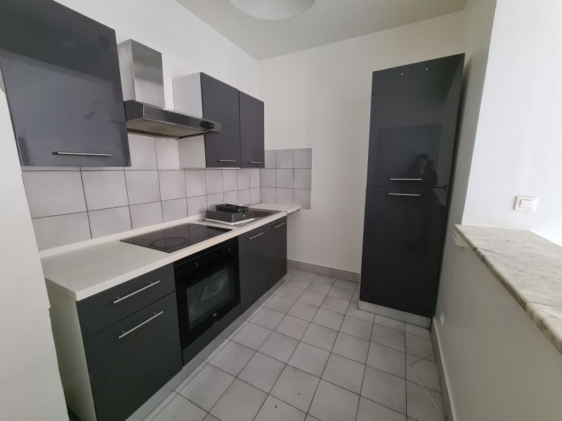 Appartement -F4- Parking Sols refaits a neuf Constructio....