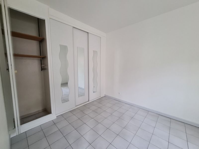Appartement -F4- Parking Sols refaits a neuf Constructio....