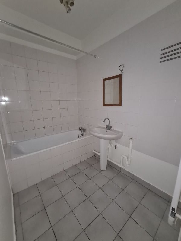 Appartement -F4- Parking Sols refaits a neuf Constructio....