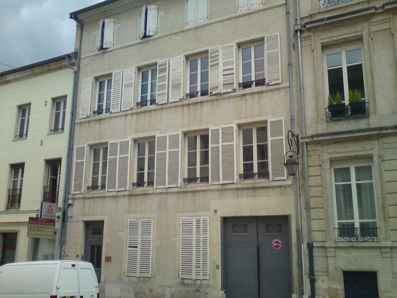 Appartement -F3- Parking balcon Construction années 1900....