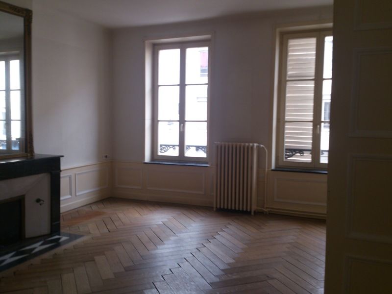 Appartement -F3- Parking balcon Construction années 1900....