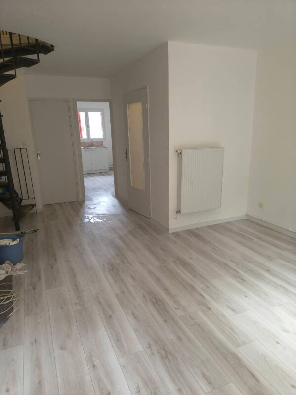 Maison - F6 - Garage Jardin Privatif - Entrée - Séjour -....