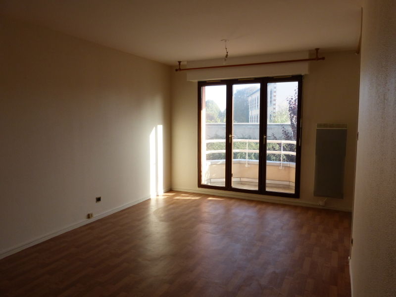 Appartement -F2- Parking aerien lot 13 Cave lot 32, balc....